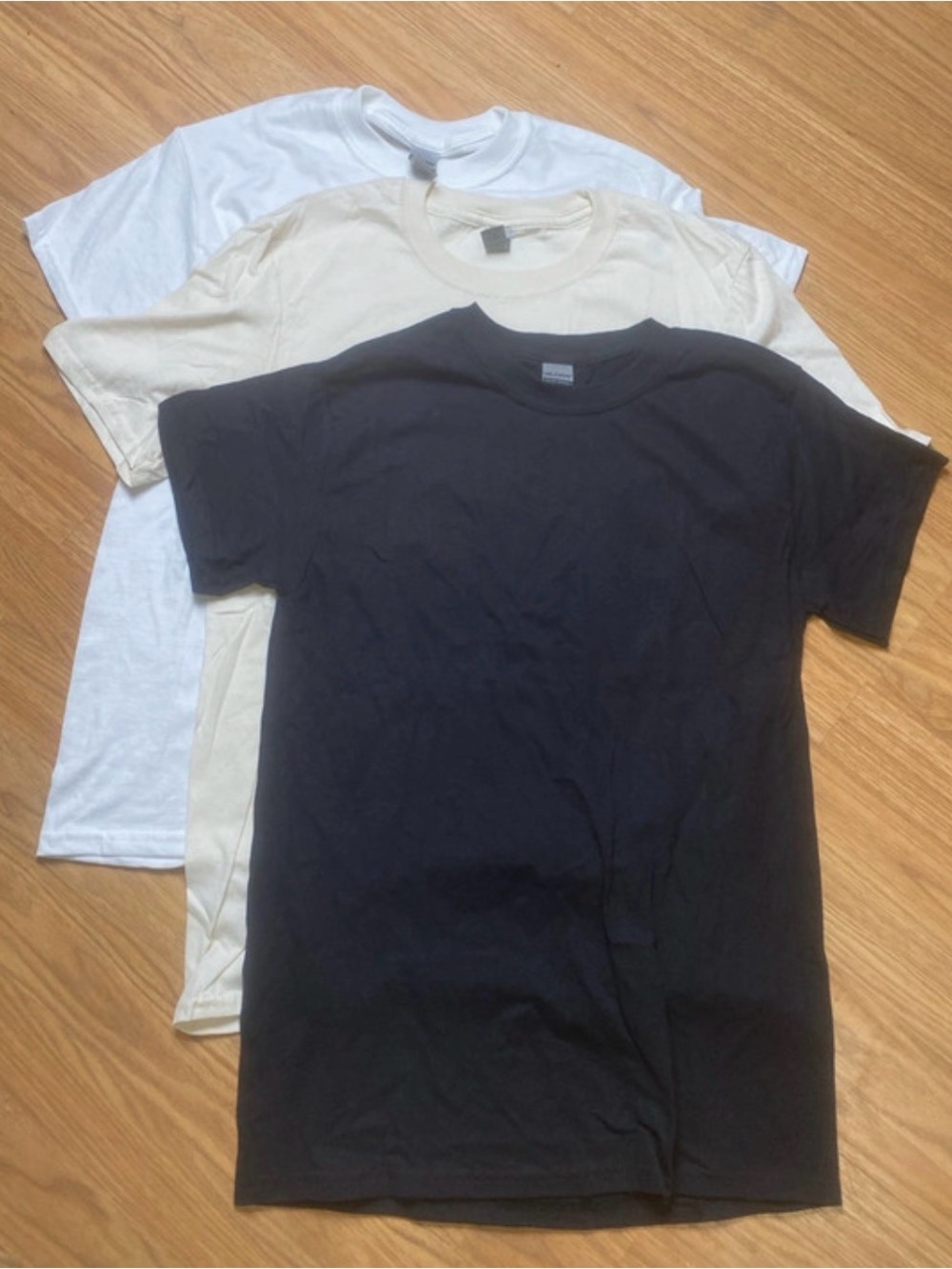 Classic Crew Neck T-Shirt Pack - Black, Cream, White small NWOT unisex